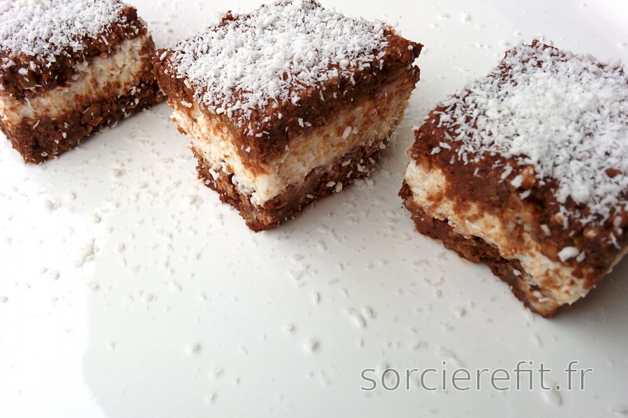 Carrés de cacao garnis au quark et à la noix de coco
