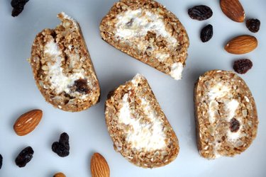 Rouleaux à la cannelle sans cuisson fourrés à la banane et au quark