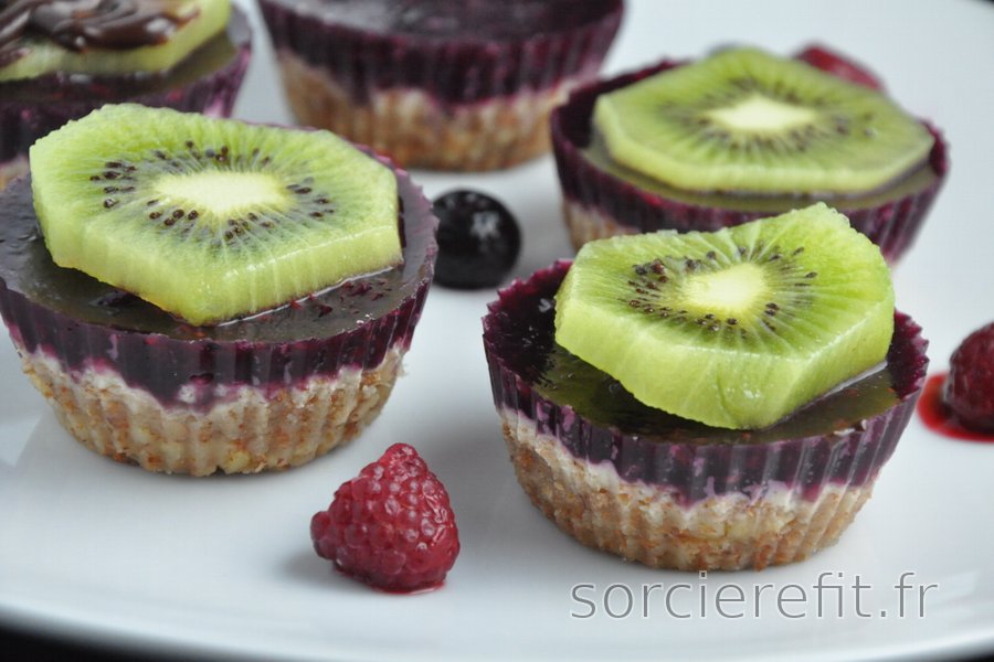 Coupelles de pâte d’amande et fruits