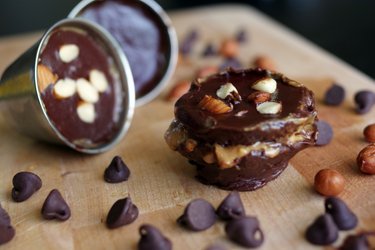 Coupelles au chocolat et garniture au beurre de cacahuètes