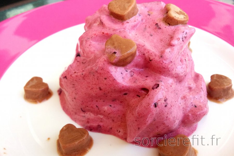 Mousse protéinée aux fruits et inserts au yaourt