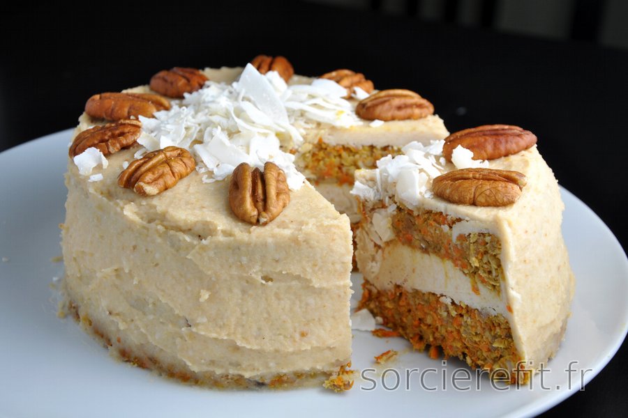 Gâteau à la carotte sain et crème de noix de coco et cajou (sans gluten ni sucre)