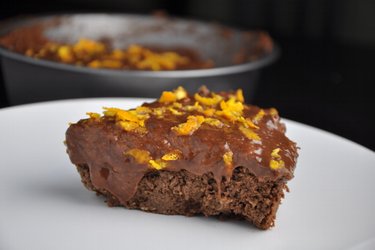 Gâteau de pois-chiches sain à l'orange et chocolat