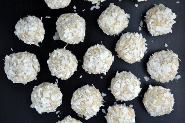 Boules de coco saines façon Raffaello