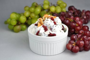 Salade de raisins et crème aigre légère