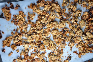 Granola (muesli) sain et maison à base de flocons d'avoine, sarrasin et quinoa