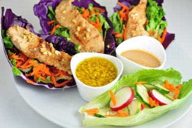 Wraps au poulet et légumes aux deux sauces