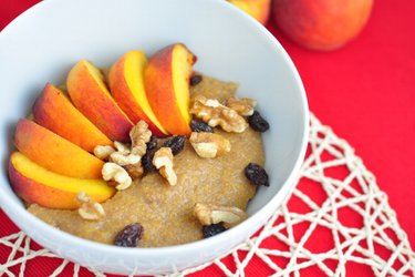 Porridge de maïs simple à la pêche et cannelle