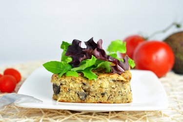 Millet au four avec des champignons et des sardines