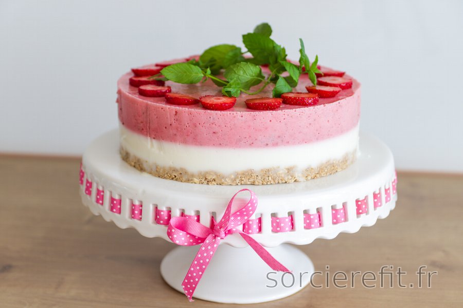Gâteau "Perfection" aux fraises et yaourt sain et sans cuisson