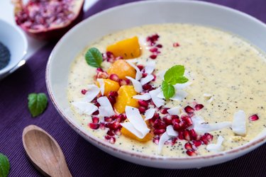 Smoothie Bowl à la mangue et aux graines de pavot