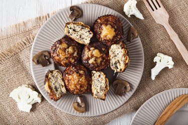 Muffins pizza équilibrés au chou-fleur