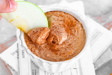 Trempette au yaourt et au beurre de cacahuète