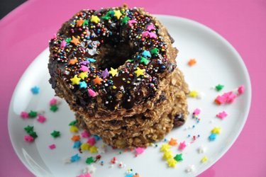 Donuts sains aux flocons d’avoine et glaçage chocolat